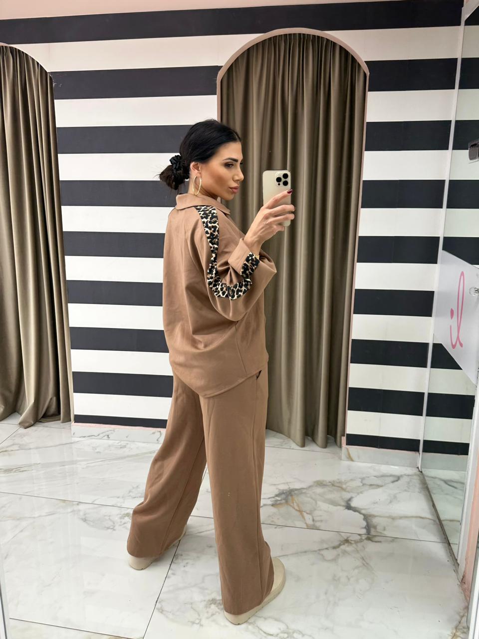 5EE9DC12-687E-4DFE-8396-E46DF3C863AE tiger stripe set brown - Image 1