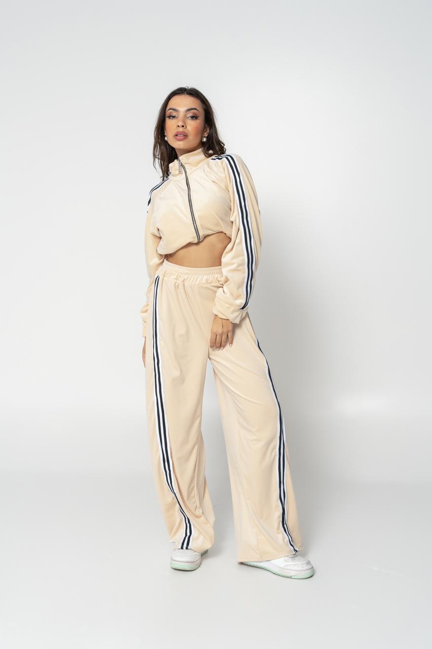 D7CFC011-B877-4236-A674-C839E67E7773 beige velvet lines set - Image 1