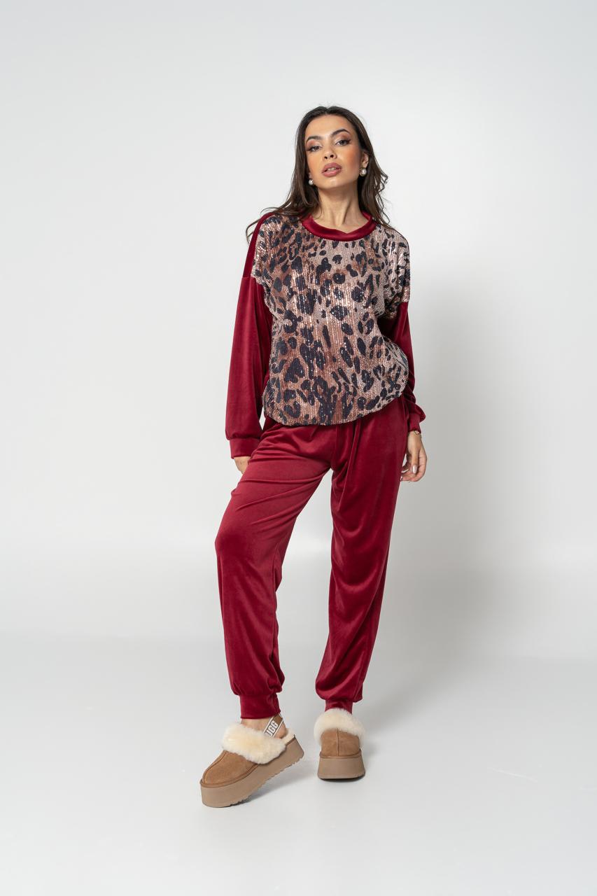DD668C88-EEF3-45E3-8926-8E1BD070A816 red velvet tiger set - Image 1