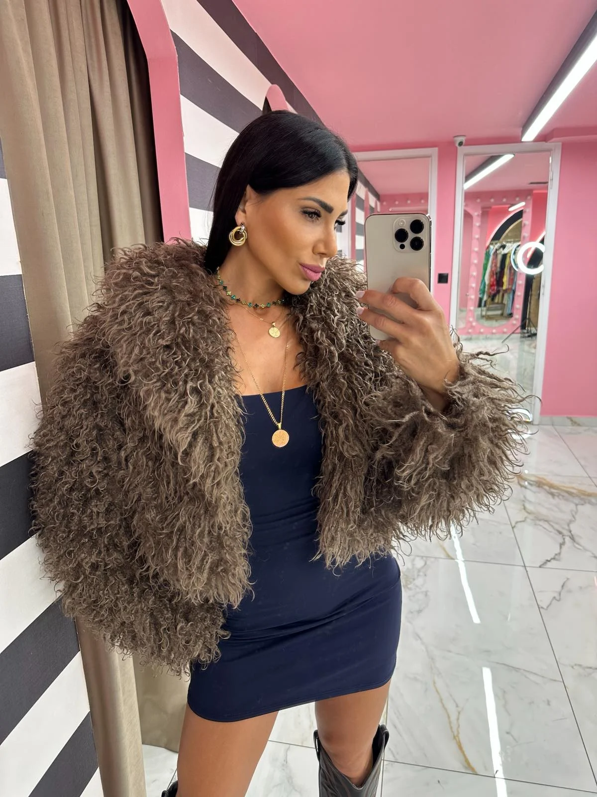 0-02-05-4529d53ed56ecedbda4dc8320328fc1898aac93addcda9e471543cb48bfa602d_21dc7a15edb Mocha Chic - Image 1