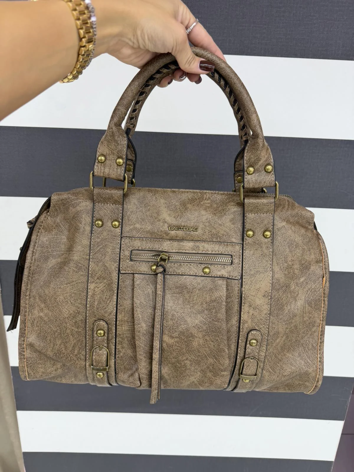 0-02-05-47b72676f3f45ed9cf5de16a5bea98ac9b3acc1fbc14e8845cc22392b946f478_22207dadb1e Cappuccino Elegance Bag - Image 1