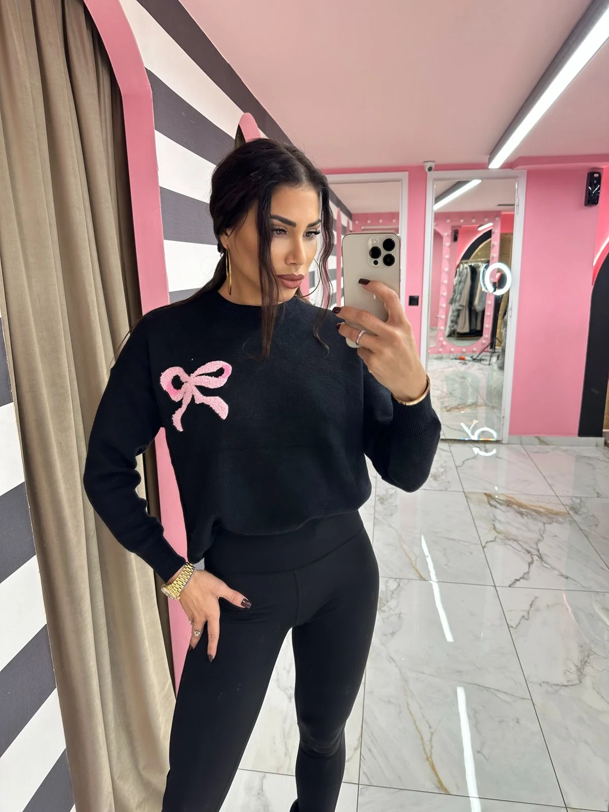 0-02-05-7aae9fb7fda0e54bcdd01486514d5fcd4ea940d0d48f77e58f4cf6544d1ab9f5_222299d8cdb Teddy Besties Sweater – Μαύρο - Image 1