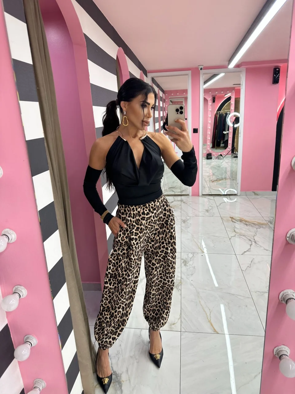0-02-05-aa35cea3a979f1fb9fecc088994c395ea8a171947ec395ad4362aa1b73bf4c88_2229f5f99b4 Leopard Vibes - Image 1