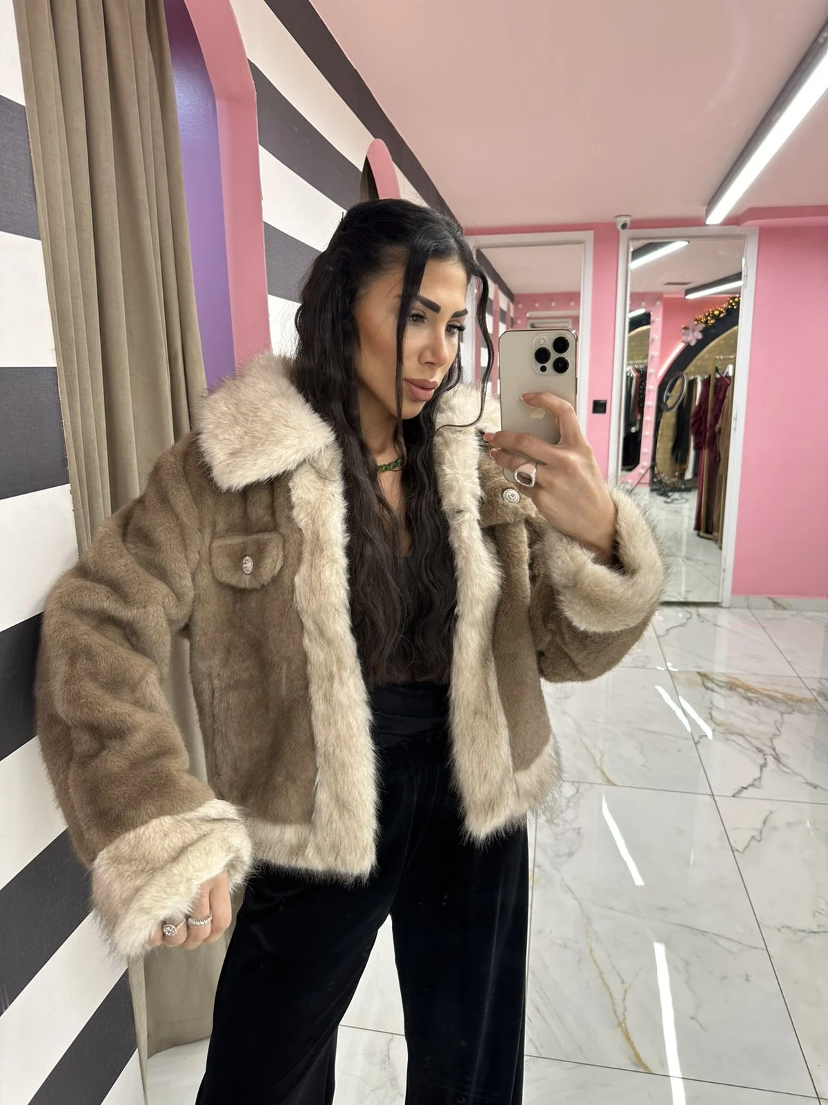 0-02-05-33ea0eee8edc85d32ab0109cbccb596ec4e3b83c352e8d686604bd24d3bca509_223beb03090 Jessica Beige Fur - Image 1
