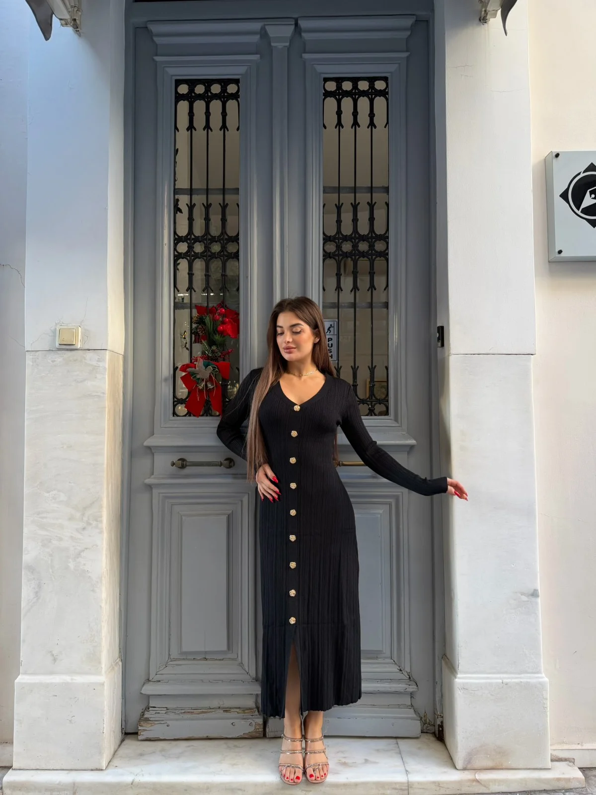 0-02-05-bbc09dfce26ca58f5bf93edb395fd98bcbdfda4c85e09e77839dbb7957e1f5e6_22285016ea4 Golden Button Maxi Knit Dress - Image 1