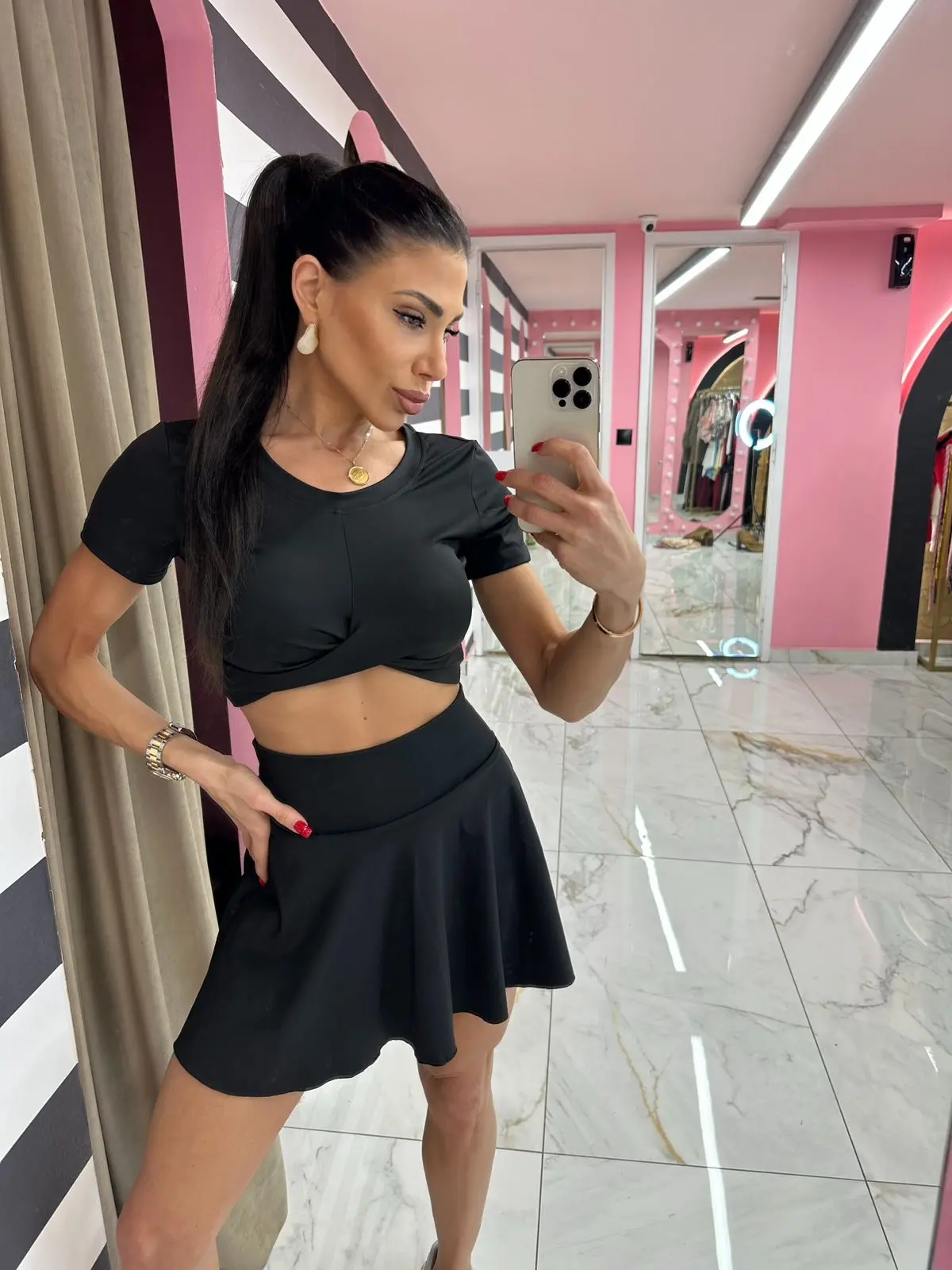 0-02-05-0a4f70190b5bed3b309e4fccd2e8c35ed1de708d54cbc53bcd4eaa0cb0d18591_220d90125fb Active Chic Set - Image 1