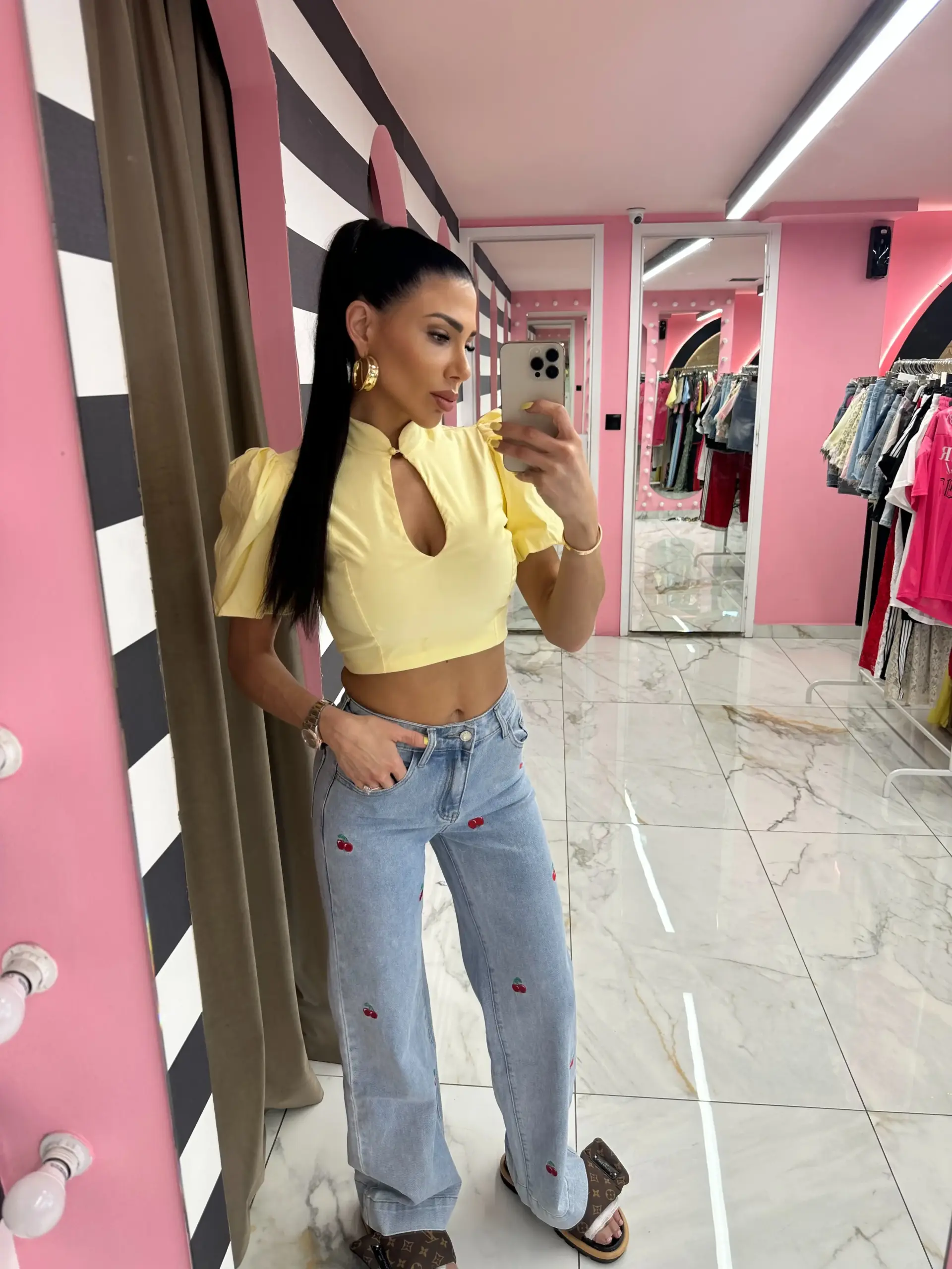 img_6a04a0a4d0deb1.16475229.webp Cherry Bloom Jeans - Image 1