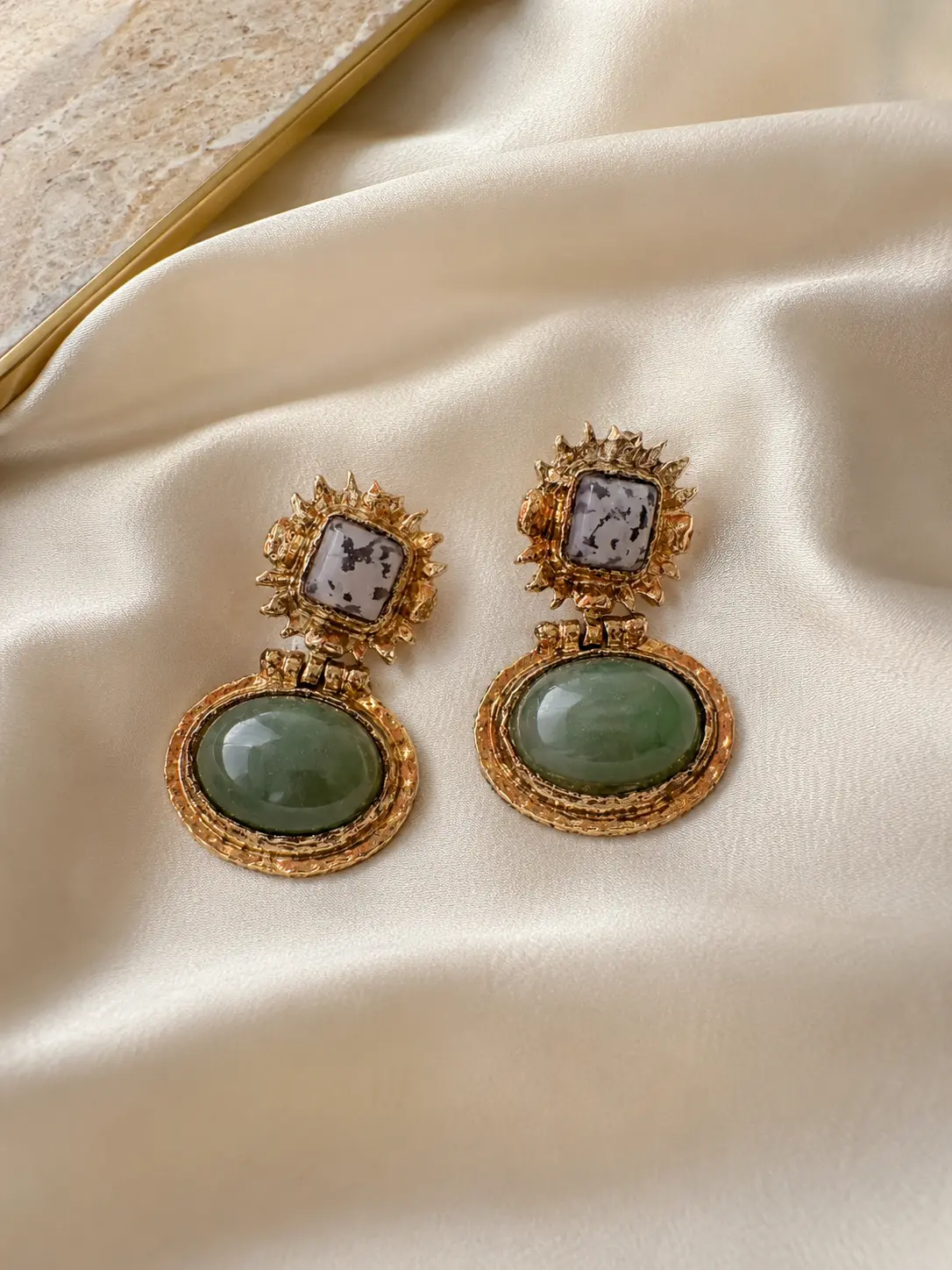 img_6a4e682362bb37.45451886 Emerald Soleil Earrings - Image 1