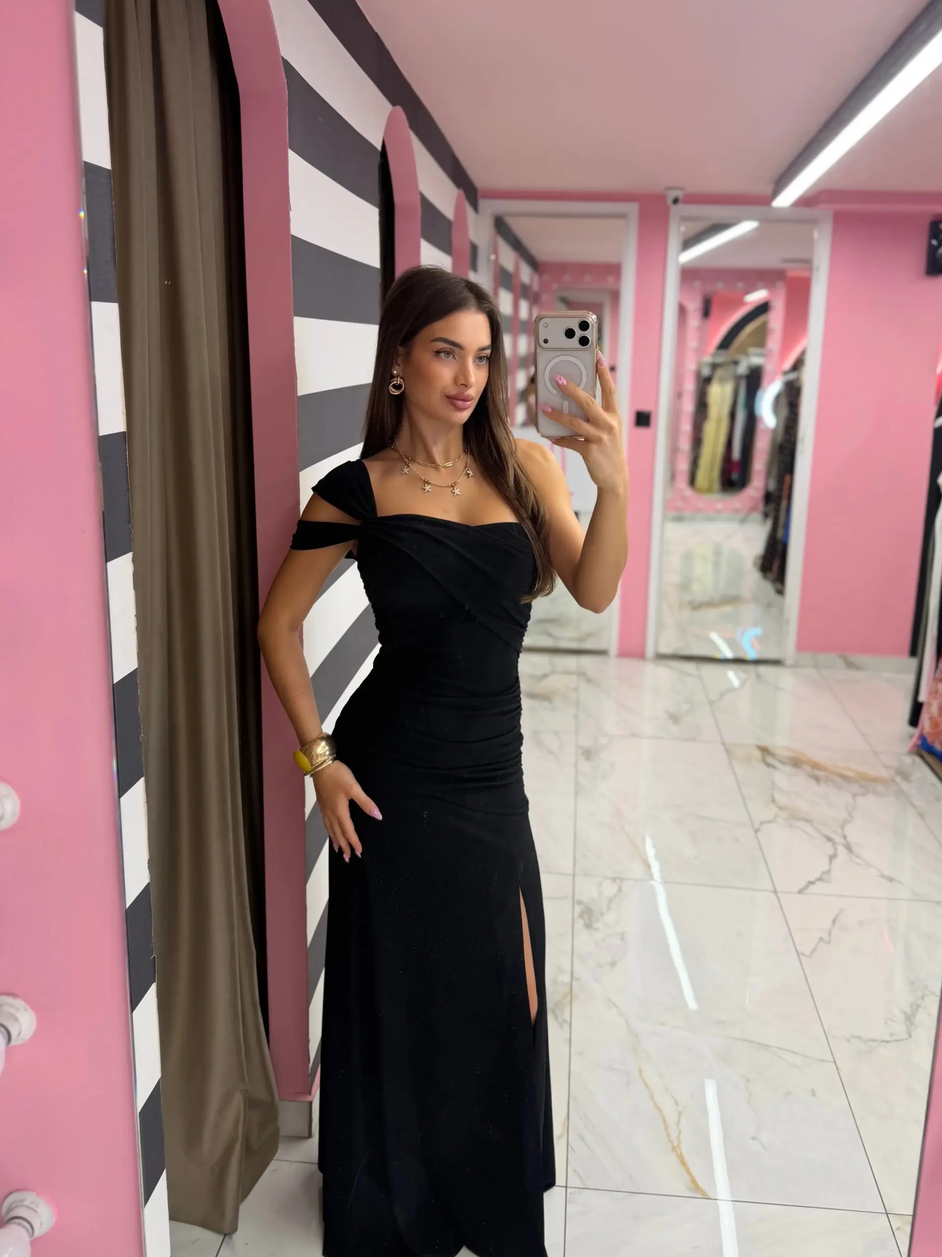 img_6a5cb92d652bd6.31209545 Noire Étoile Maxi Dress - Image 1