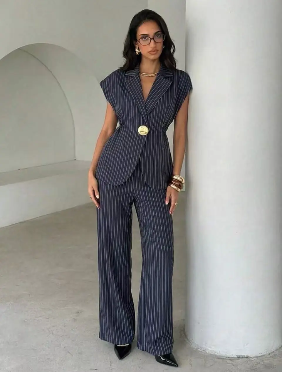 img_6a9bb3dca01384.20632660 Pinstripe Tailored Set - Image 1
