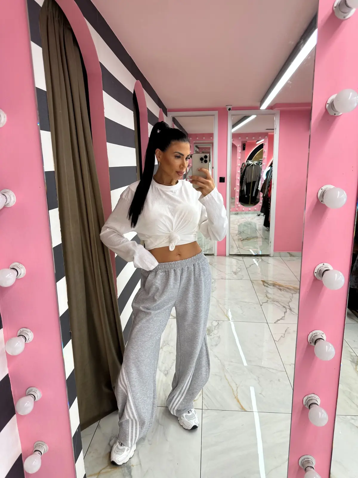 img_6aa57f639e54d4.55471639 Sporty Line Pants - Image 1