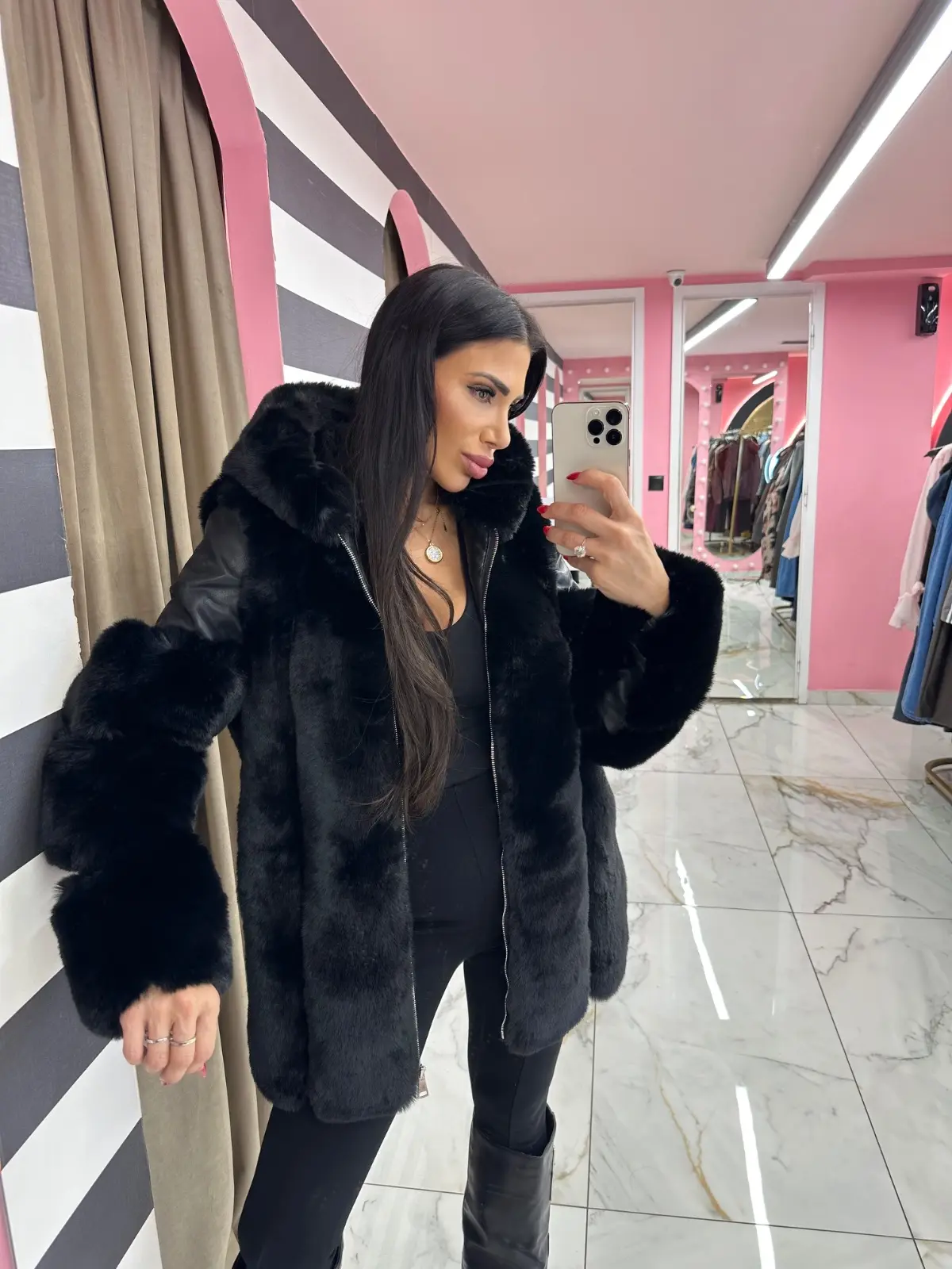 img_6ac6654d11cdc7.27857808 Arctic Luxe Faux Fur Jacket - Image 1